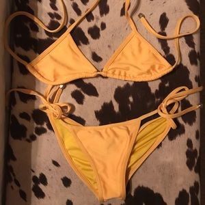 Yellow scrunch butt bikini